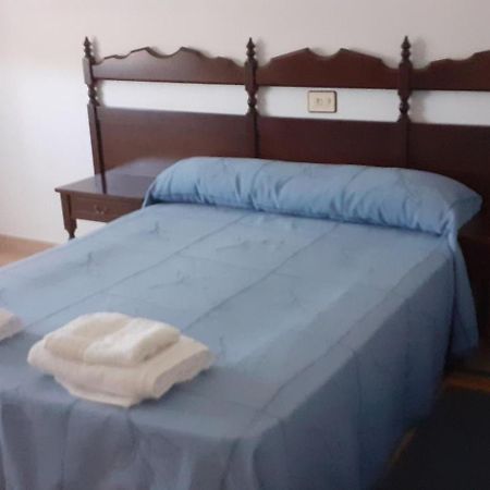 Hostal Entrimena 2 Entrimo Bagian luar foto