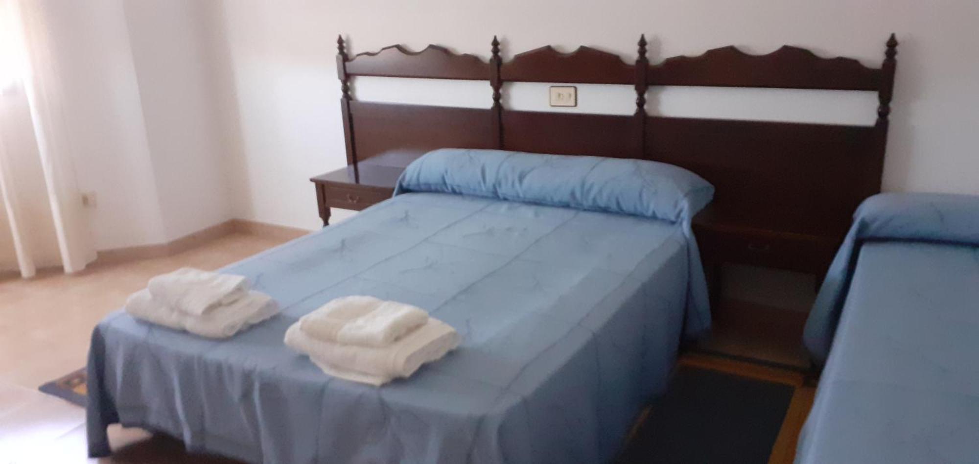 Hostal Entrimena 2 Entrimo Bagian luar foto